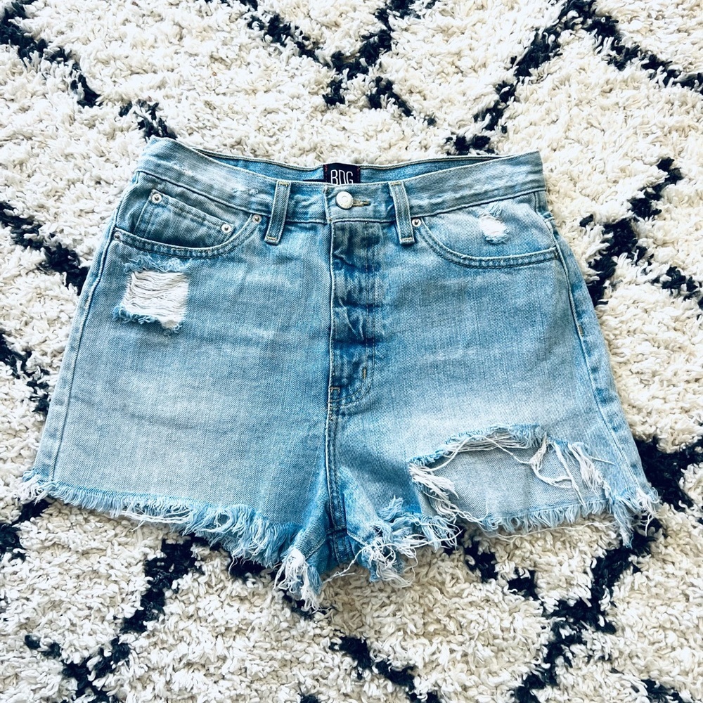 BDG Girlfriend Hi Rise White Wash Distressed Jean Shorts Size 28